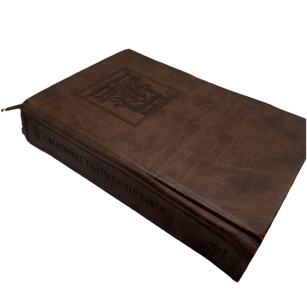 The Maxwell Leadership Bible Nelson NJKV Faux Leather Hardcover 2002
